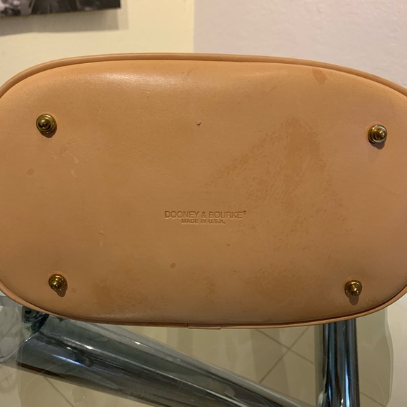 Dooney and Bourke handbag - Picture 3 of 5